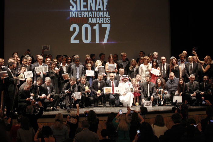 2017 - Teatro dei Rozzi 시상식에서 단체 사진 | ©파비오 디 피에트로 2017 - Teatro dei Rozzi 시상식에서 단체 사진 | ©파비오 디 피에트로
